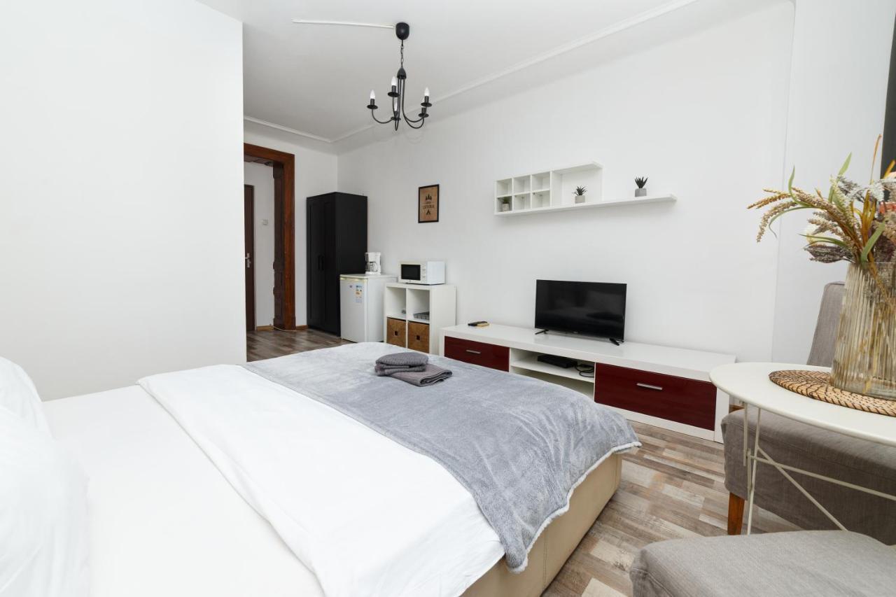 Color Apartments Street Blanari 12 Bukarest Kültér fotó
