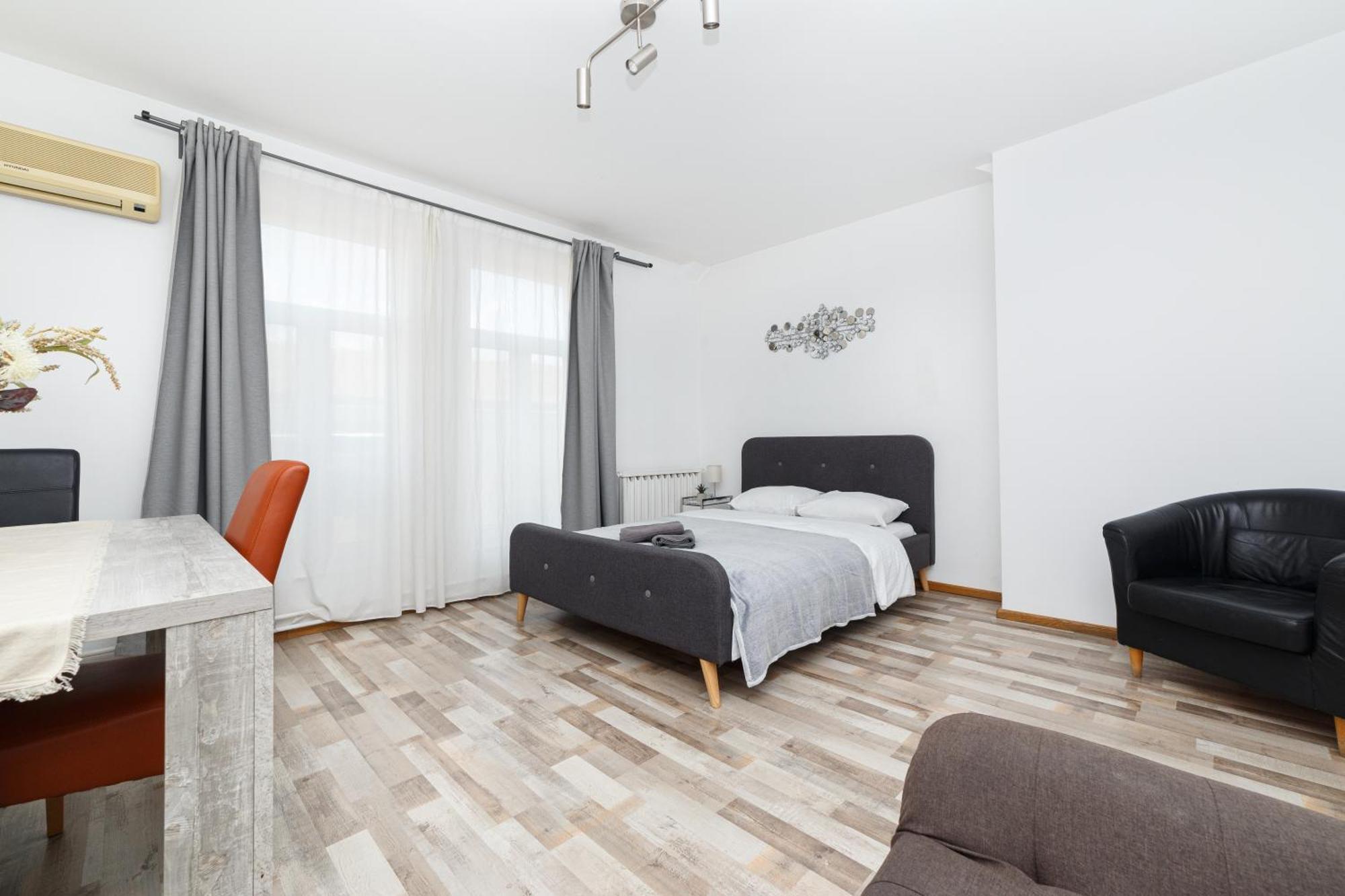 Color Apartments Street Blanari 12 Bukarest Kültér fotó