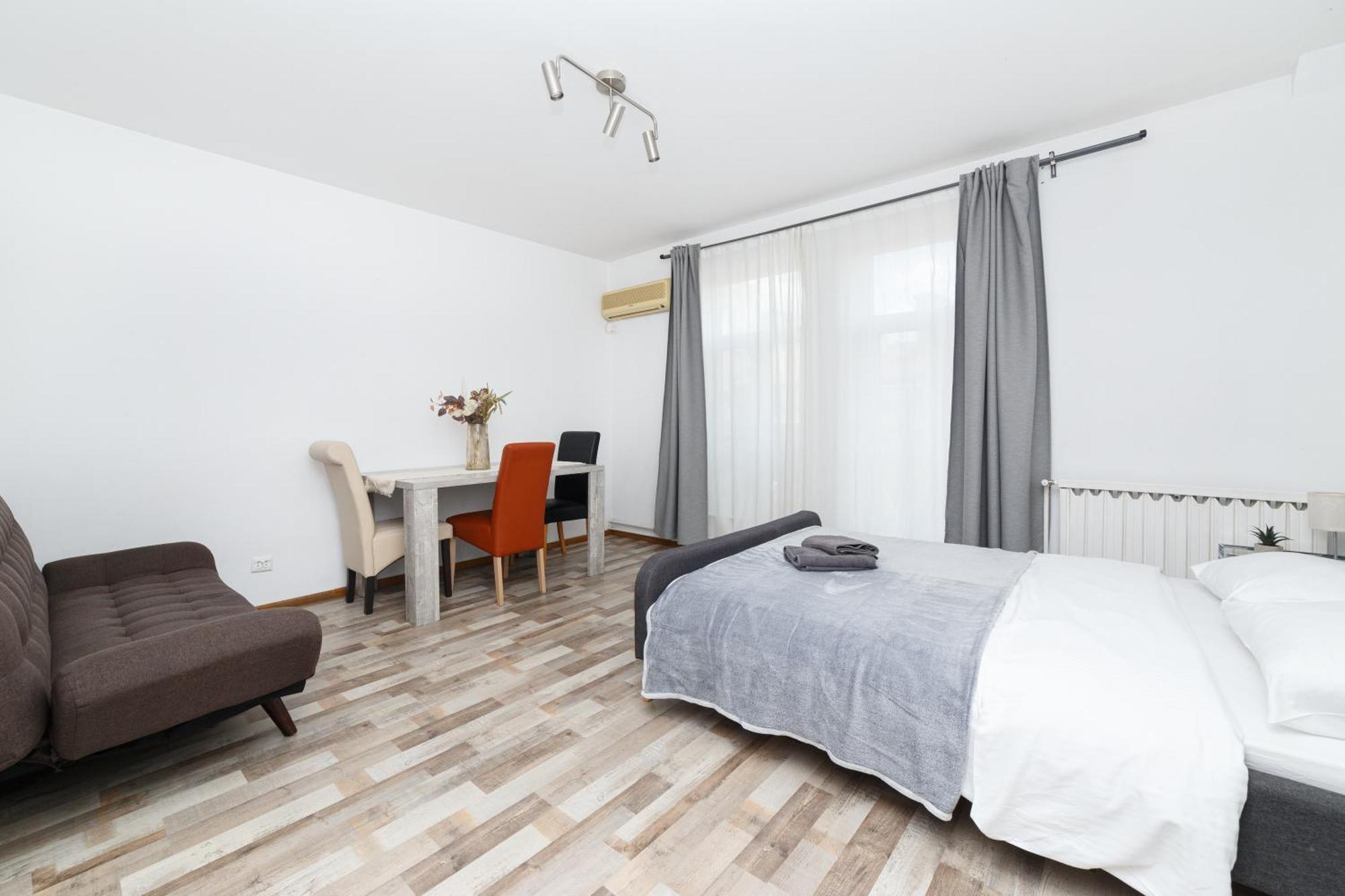 Color Apartments Street Blanari 12 Bukarest Kültér fotó